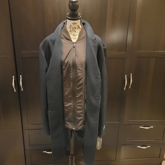 Men's Coat Buttoned Size Large Slim Fit With Zip up Liner that's Waterproof $695 - Picture 9 of 13